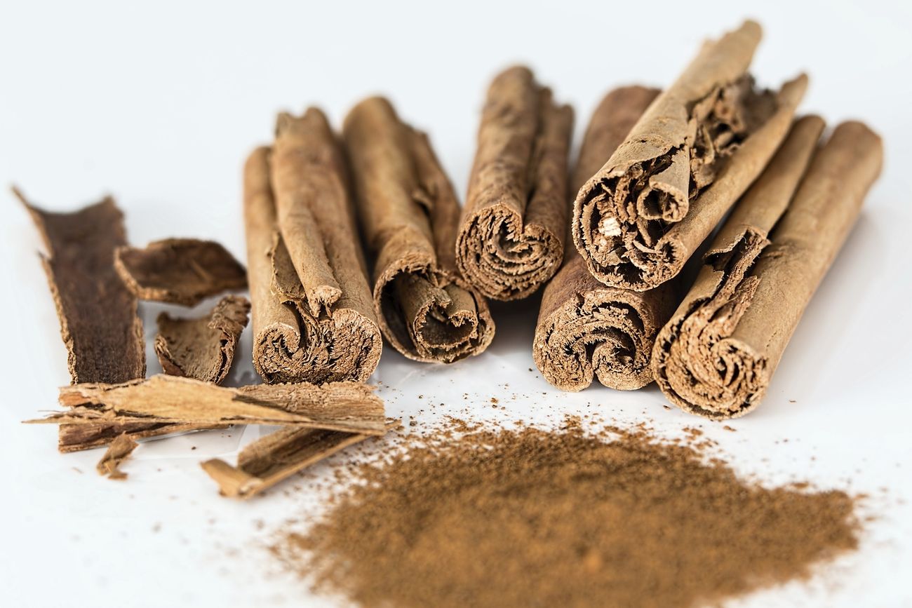 Free cinnamon & cinnamon powder